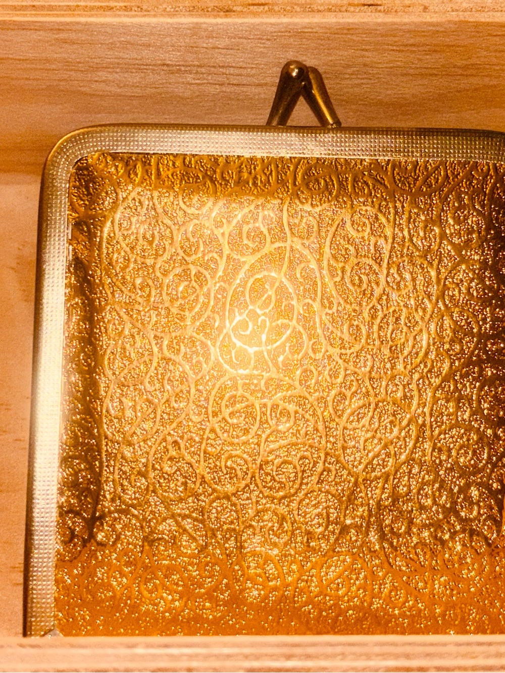 Source Unknown Gold Embossed Compact Case - Picture 16 of 16